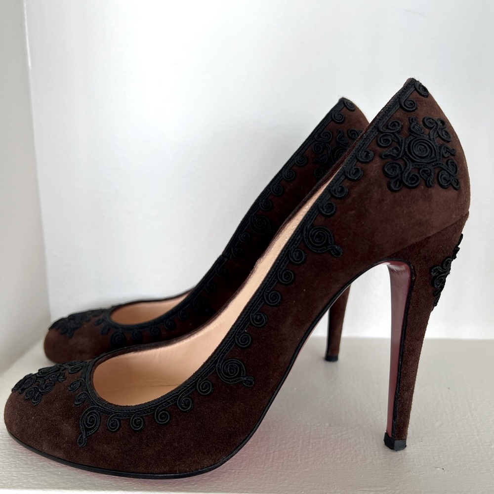 Christian Louboutin pumps/heels. Brown suede with black design. Size 8.5